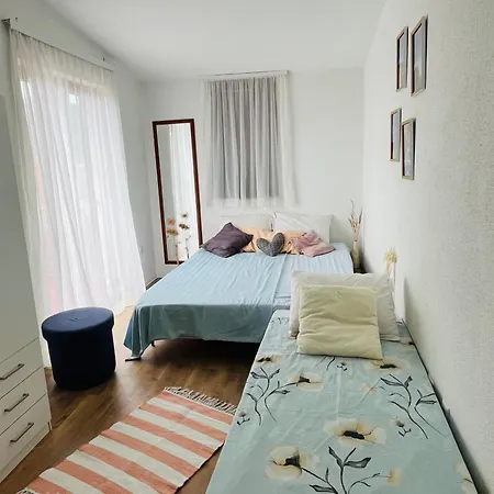 Holiday House *